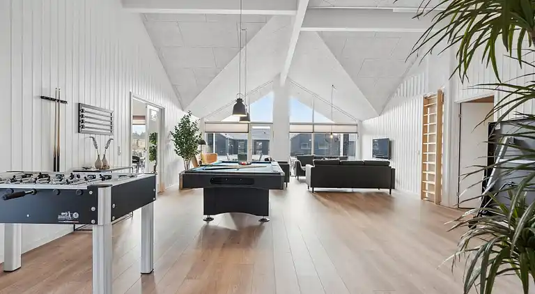 Großes Ferienhaus für 26 mit Pool & Wellness