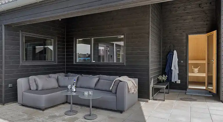 Großes Ferienhaus für 26 mit Pool & Wellness