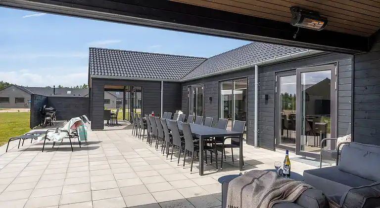 Großes Ferienhaus für 26 mit Pool & Wellness