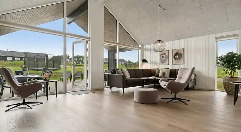 Stort semesterhus i Mommark - pool & aktiviteter