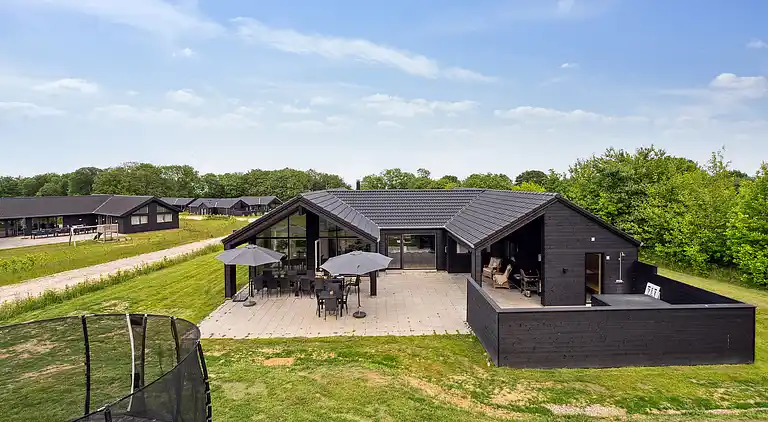 Stort semesterhus i Mommark - pool & aktiviteter