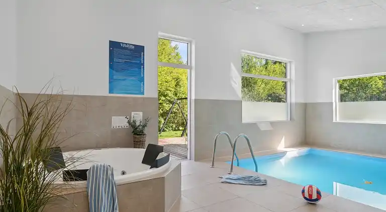 Modernes Ferienhaus bei Rågeleje mit Pool