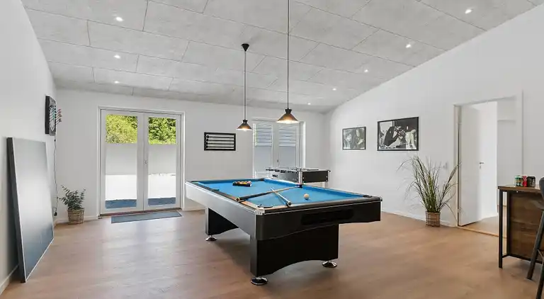 Modernes Ferienhaus bei Rågeleje mit Pool