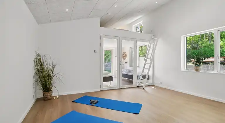 Modernes Ferienhaus bei Rågeleje mit Pool