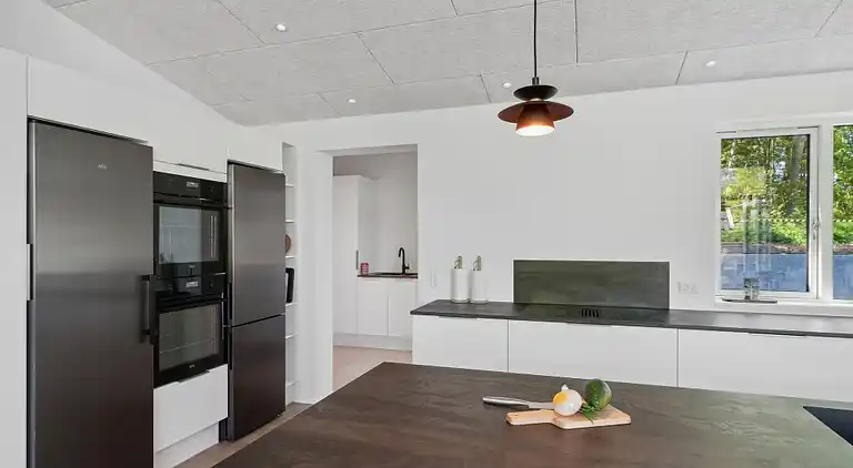 Modernes Ferienhaus bei Rågeleje mit Pool