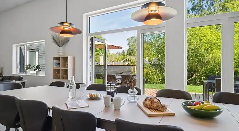 Modernes Ferienhaus bei Rågeleje mit Pool