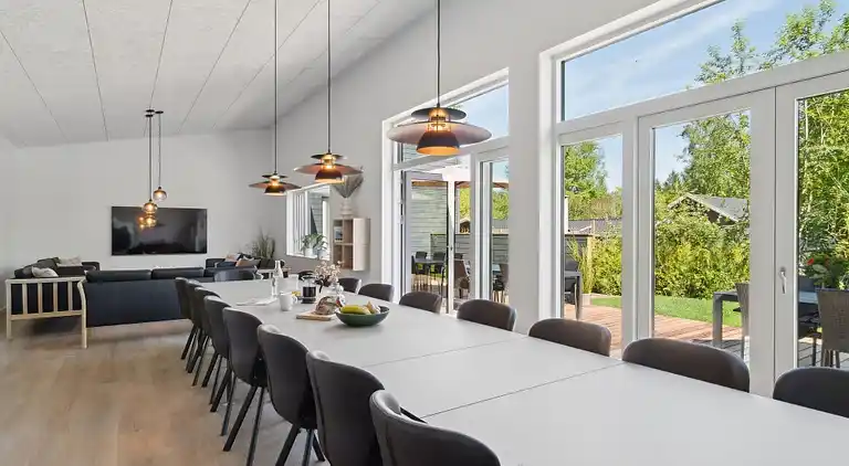 Modernes Ferienhaus bei Rågeleje mit Pool