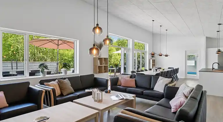 Modernes Ferienhaus bei Rågeleje mit Pool