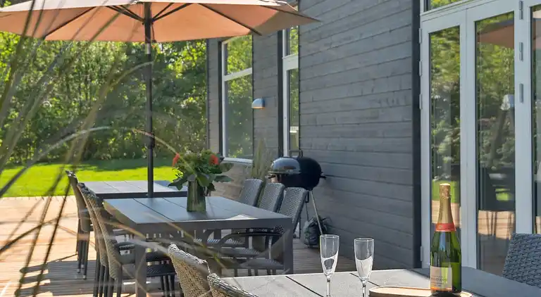 Modernes Ferienhaus bei Rågeleje mit Pool