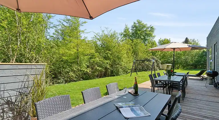 Modernes Ferienhaus bei Rågeleje mit Pool