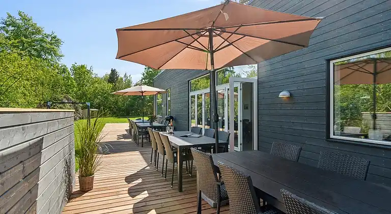 Modernes Ferienhaus bei Rågeleje mit Pool