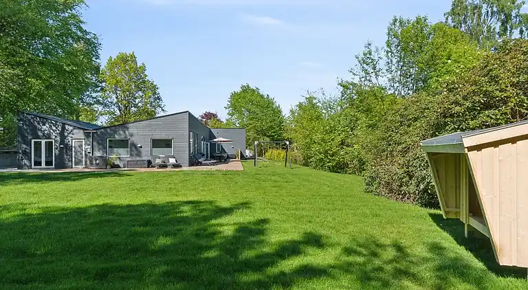 Modernes Ferienhaus bei Rågeleje mit Pool