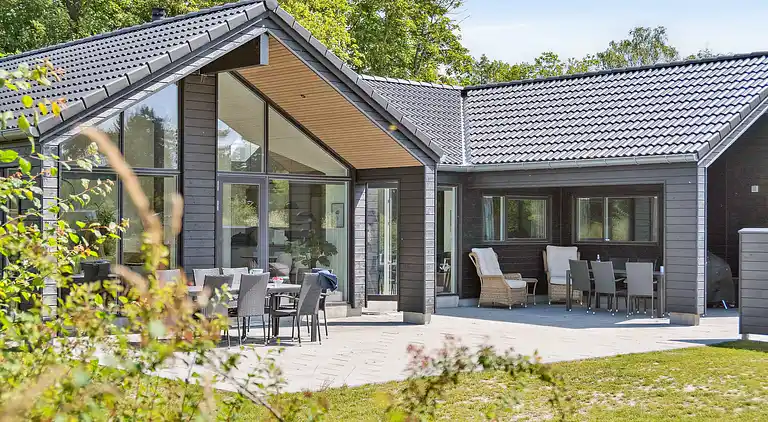 Sommarhus med inomhuspool, spa & bastu