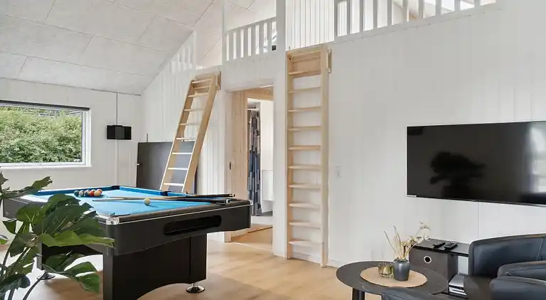 Sommarhus med inomhuspool, spa & bastu