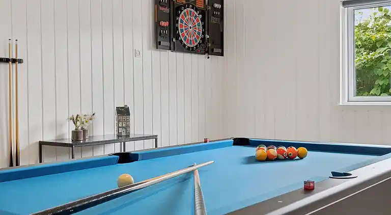 Sommarhus med inomhuspool, spa & bastu