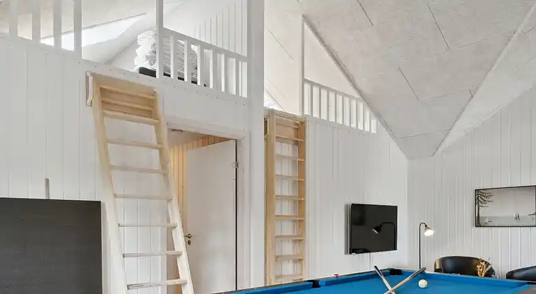 Sommarhus med inomhuspool, spa & bastu