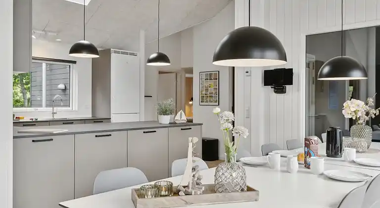 Sommarhus med inomhuspool, spa & bastu