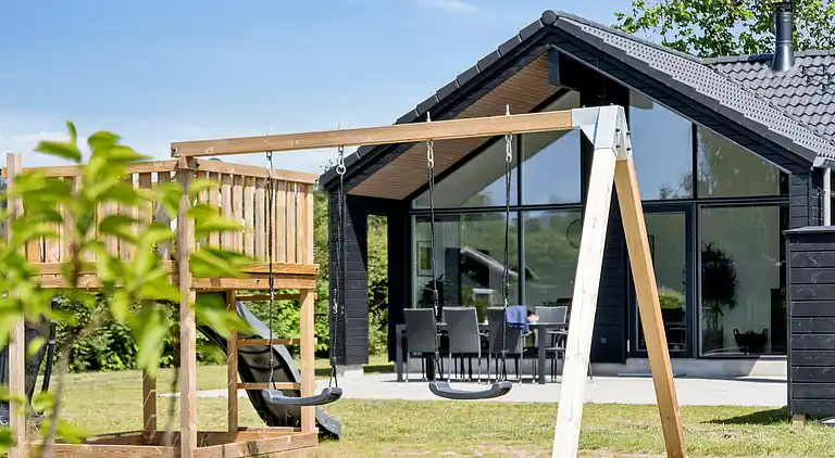 Sommarhus med inomhuspool, spa & bastu