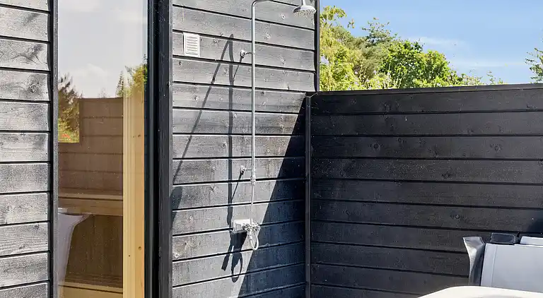 Sommarhus med inomhuspool, spa & bastu