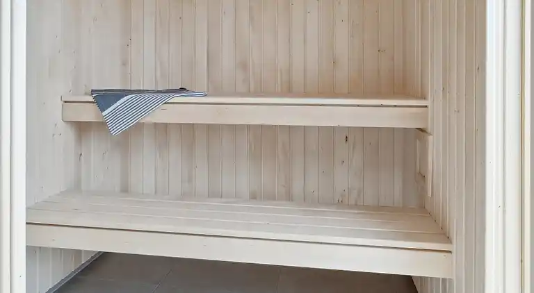 Sommarhus med inomhuspool, spa & bastu