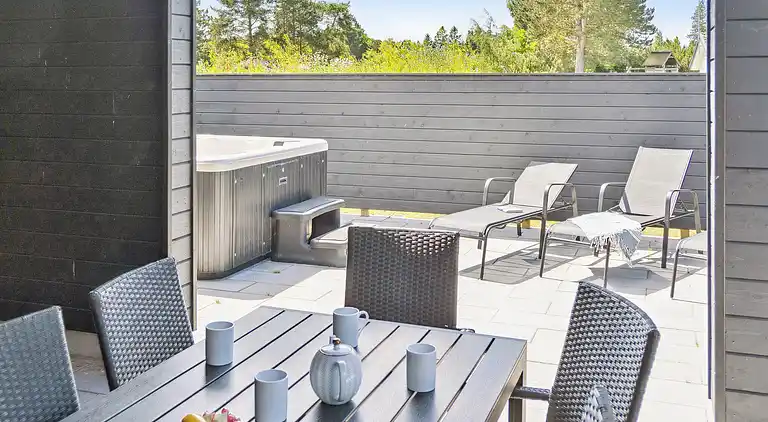 Sommarhus med inomhuspool, spa & bastu