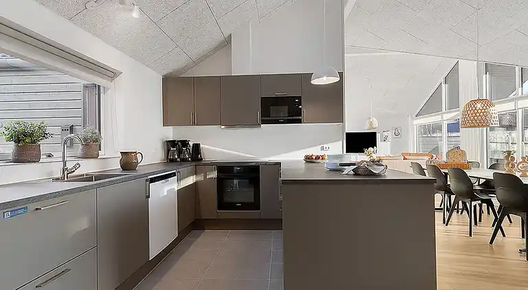 Großes Ferienhaus mit Hallenbad und Sauna