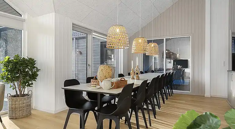 Großes Ferienhaus mit Hallenbad und Sauna