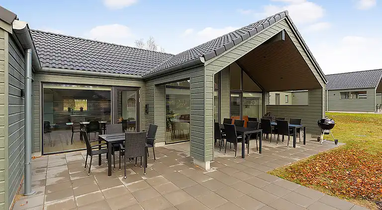 Großes Ferienhaus mit Hallenbad und Sauna