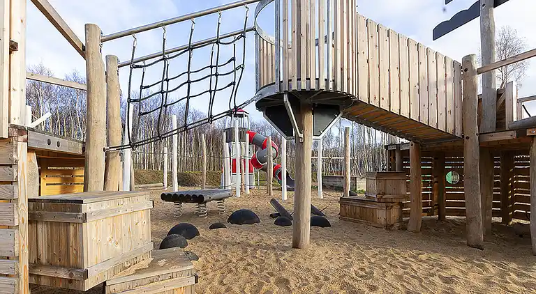 Großes Ferienhaus mit Hallenbad und Sauna