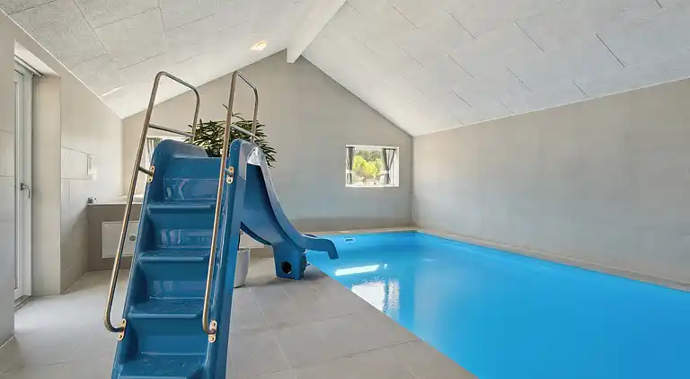 Großes Ferienhaus am Strand - Pool & Freizeit