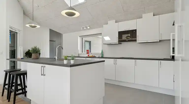 Großes Ferienhaus am Strand - Pool & Freizeit