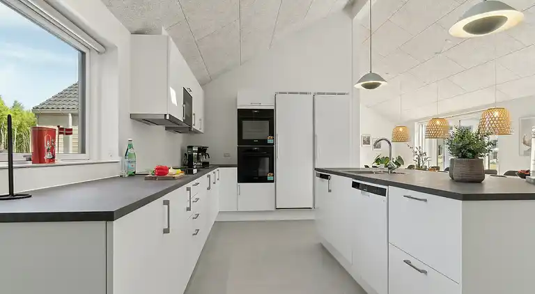 Großes Ferienhaus am Strand - Pool & Freizeit