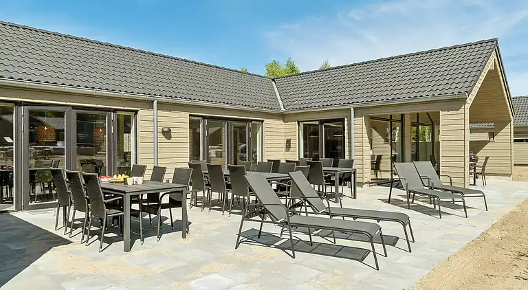 Großes Ferienhaus am Strand - Pool & Freizeit