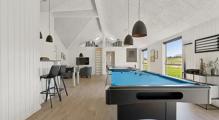 Großes Ferienhaus mit Pool, Spa & Spielraum