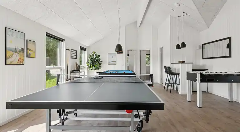 Großes Ferienhaus mit Pool, Spa & Spielraum