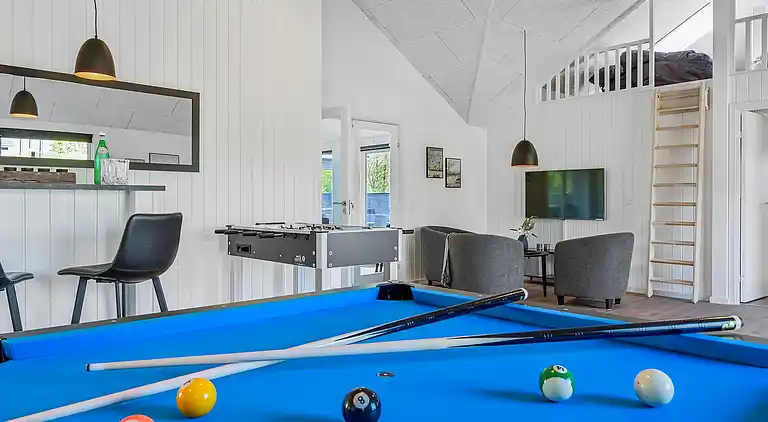 Großes Ferienhaus mit Pool, Spa & Spielraum