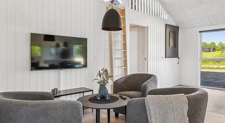 Großes Ferienhaus mit Pool, Spa & Spielraum