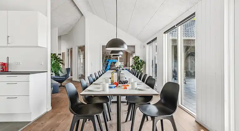 Großes Ferienhaus mit Pool, Spa & Spielraum