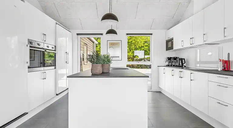 Großes Ferienhaus mit Pool, Spa & Spielraum