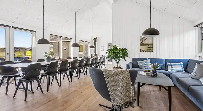 Großes Ferienhaus mit Pool, Spa & Spielraum