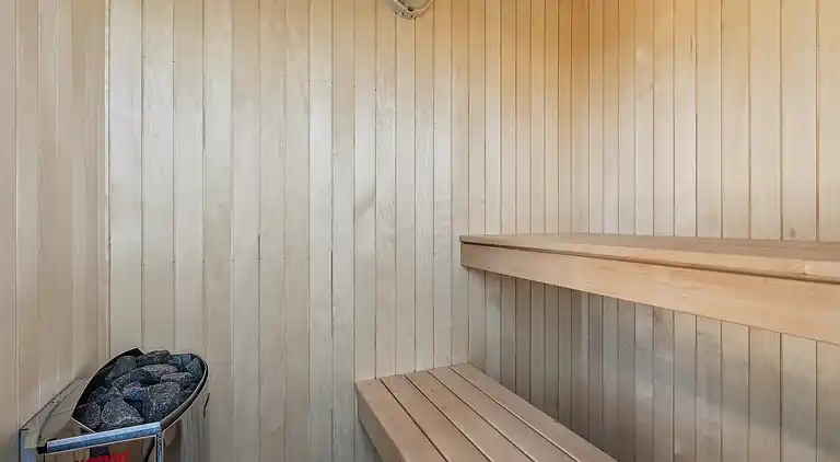 Großes Ferienhaus mit Pool, Spa & Spielraum