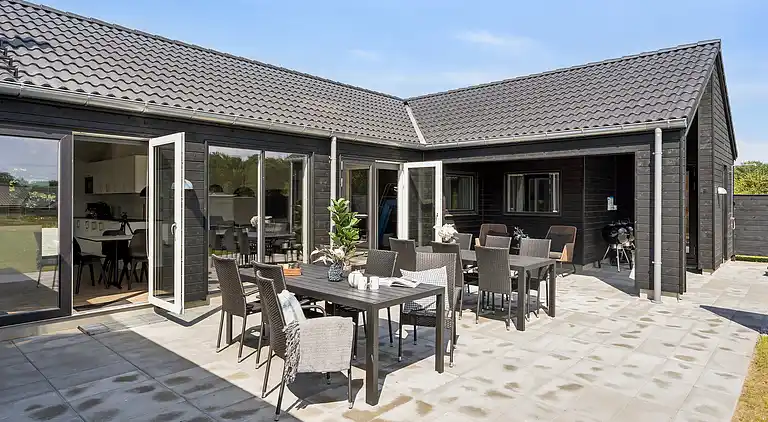 Großes Ferienhaus mit Pool, Spa & Spielraum