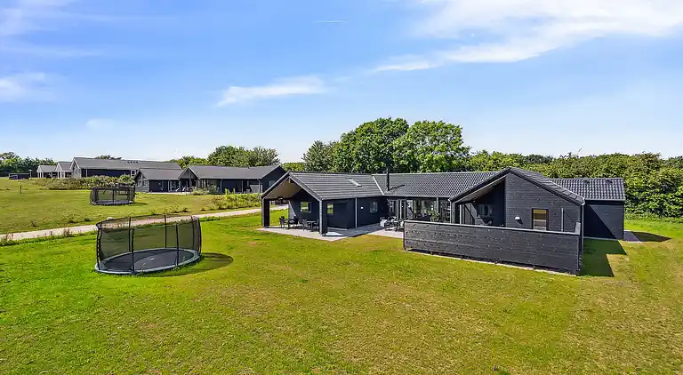 Großes Ferienhaus mit Pool, Spa & Spielraum