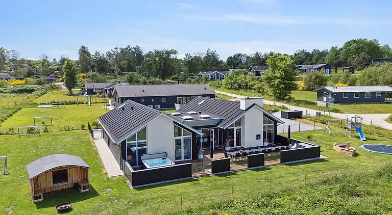 Luxusferienhaus mit Pool, Spa und Terrasse