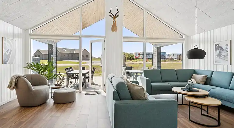 Große Ferienoase mit Pool & Spa bei Skåstrup