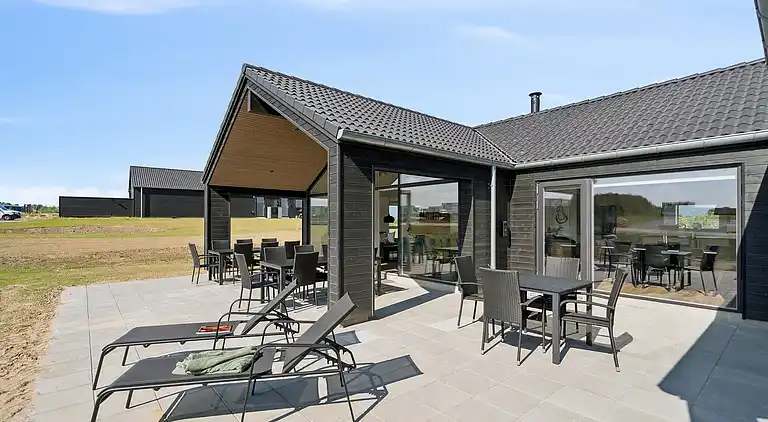 Große Ferienoase mit Pool & Spa bei Skåstrup
