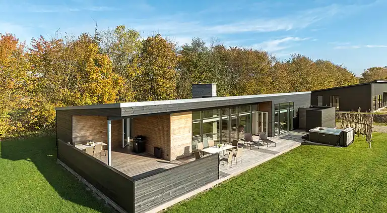 Geräumiges Ferienhaus für 10 mit Spa & Terrasse