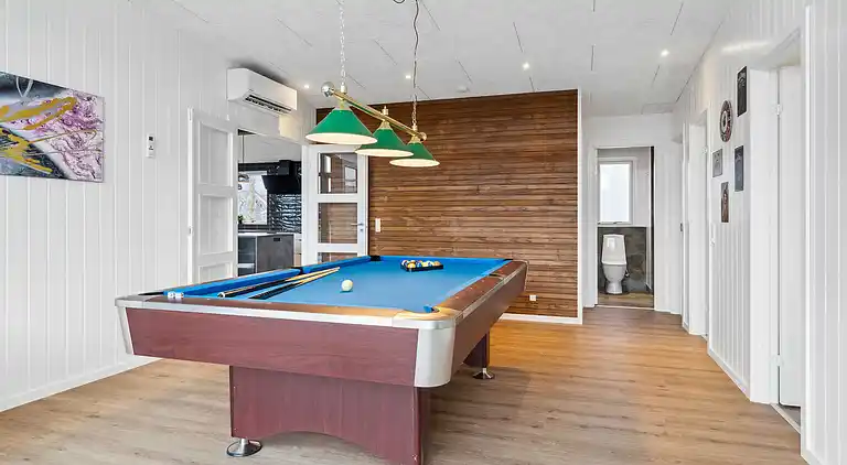 Geräumiges Ferienhaus für 10 mit Spa & Terrasse