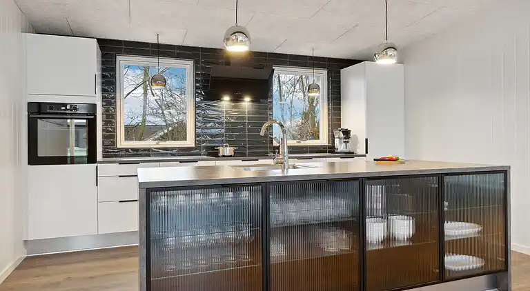 Geräumiges Ferienhaus für 10 mit Spa & Terrasse