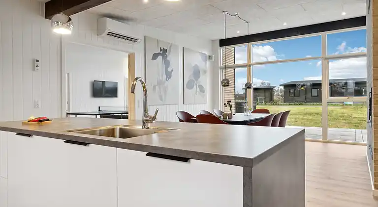 Geräumiges Ferienhaus für 10 mit Spa & Terrasse